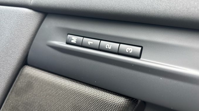 Land Rover Range Rover Evoque 2.0 D200 Hoxton Edition 5dr Auto Diesel Hatchback - Image 30